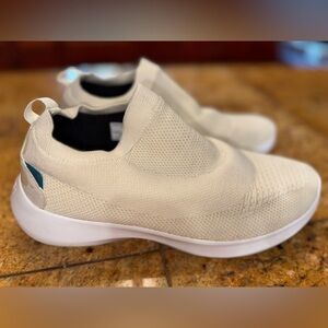 Vessi Everyday Move Slip On Sneakers Mens 9 Cream Beige Waterproof Casual Shoes